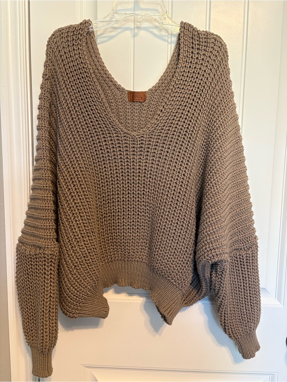 POL Chunky V-Neck Waffle Knit Sweater - Taupe